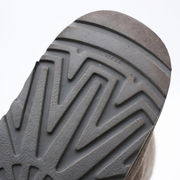 UGG Australia Ladies 8 Classic Short Brown Suede - Picture 11 of 12